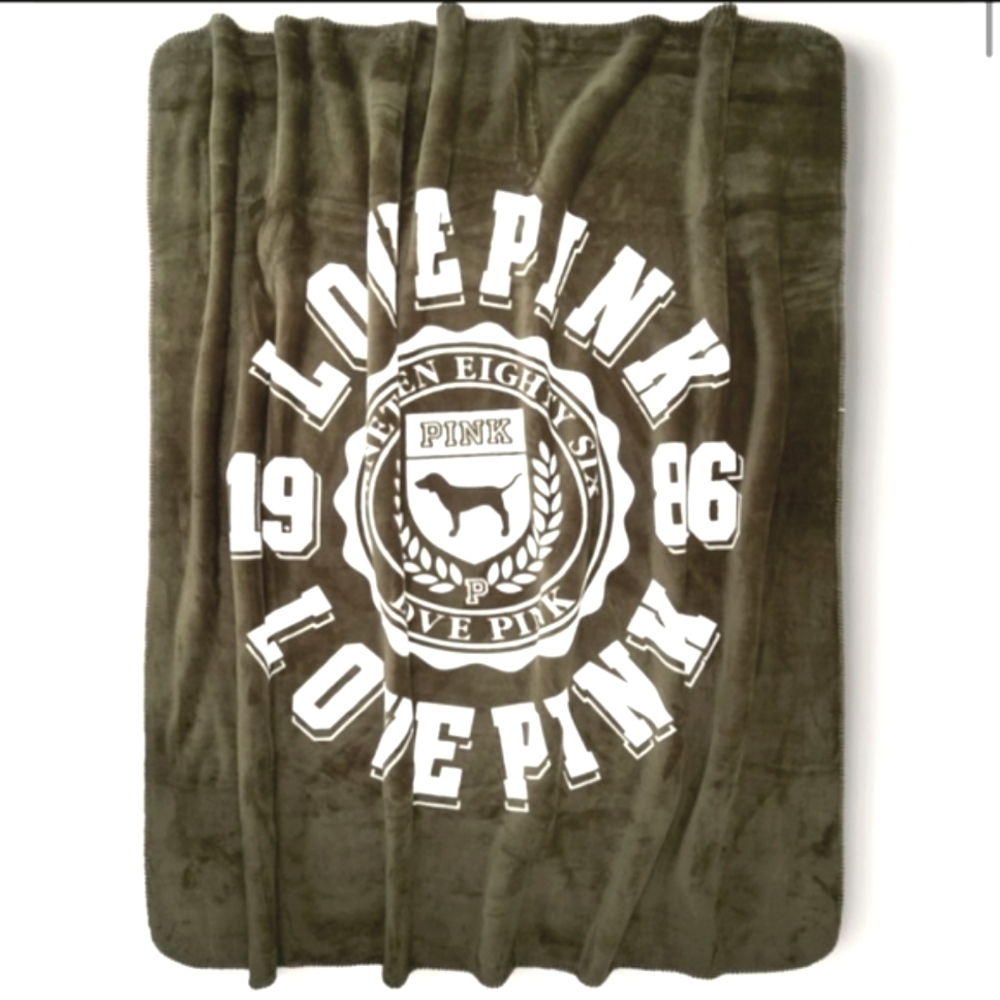 SHERPA Logo Throw Blanket VS PINK